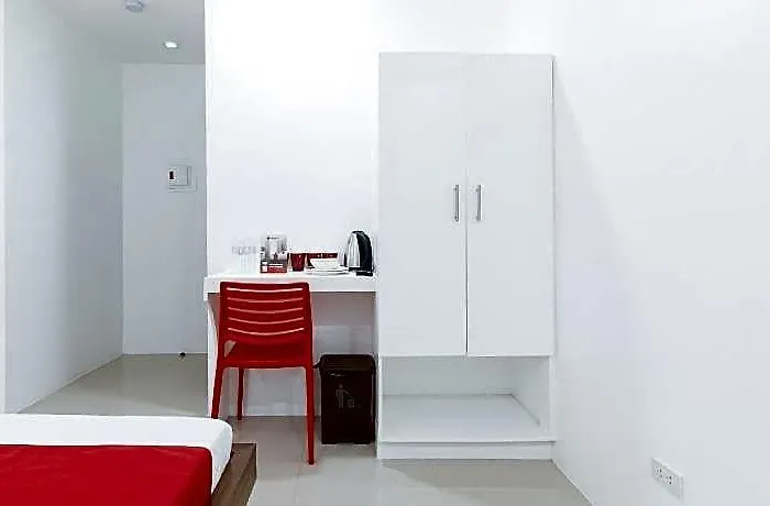 Reddoorz At Dbuilders Poblacion Bgc Отель