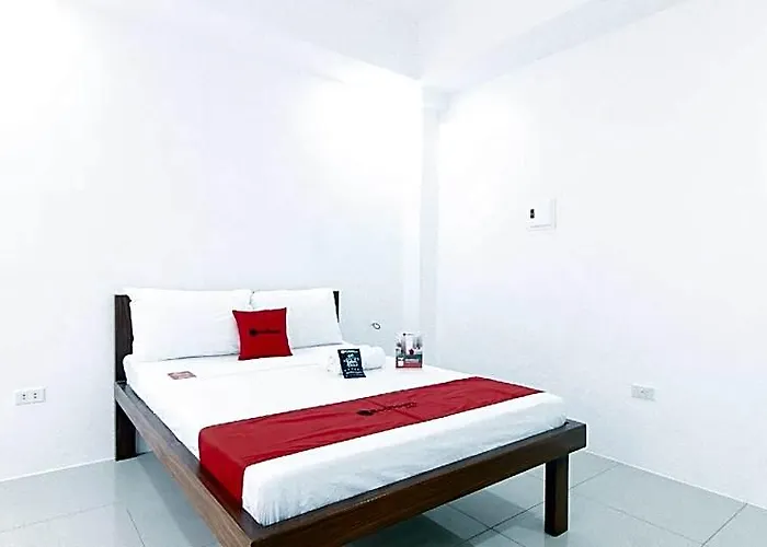 Reddoorz At Dbuilders Poblacion Bgc 2*