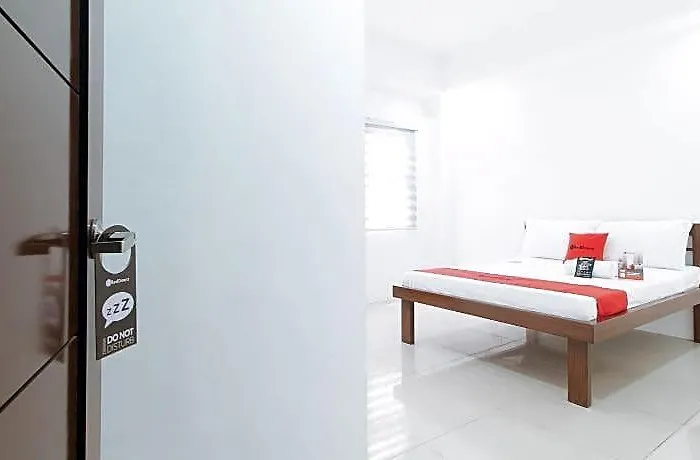 Reddoorz At Dbuilders Poblacion Bgc 2* Манила