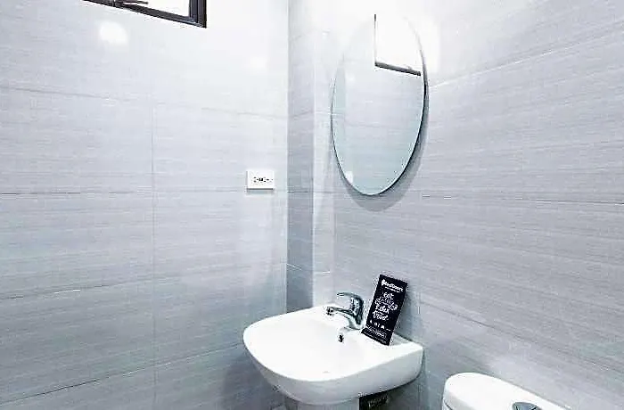 Reddoorz At Dbuilders Poblacion Bgc Отель Манила