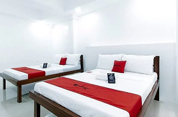 Reddoorz At Dbuilders Poblacion Bgc Отель